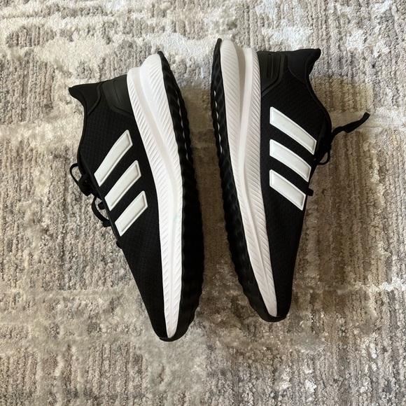 BRAND NEW Adidas Sneakers - Picture 2 of 6